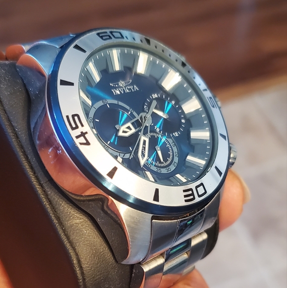 Invicta pre-owned - Picture 2 of 5